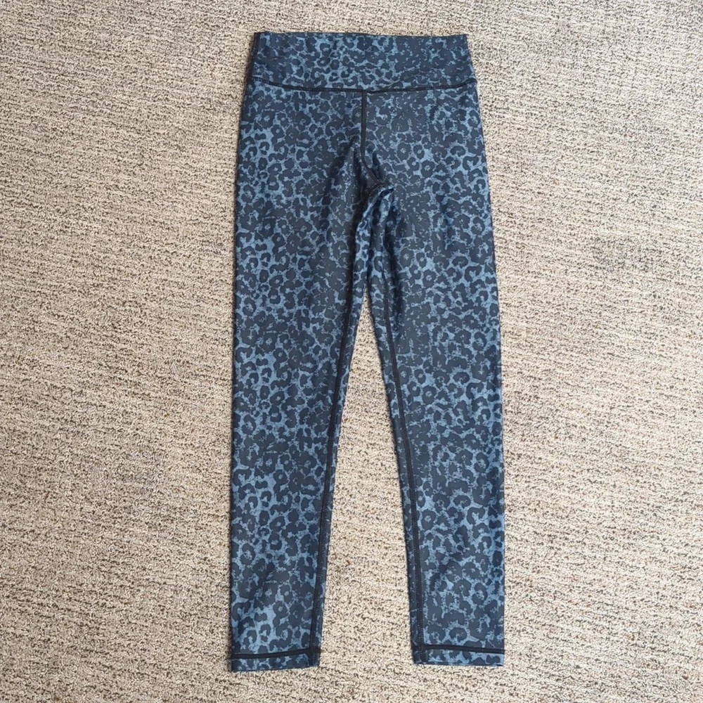 Zyia Scrunch Butt Leggings - Picture 3 of 10